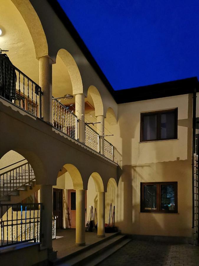 Studio Central Square Госпич Экстерьер фото